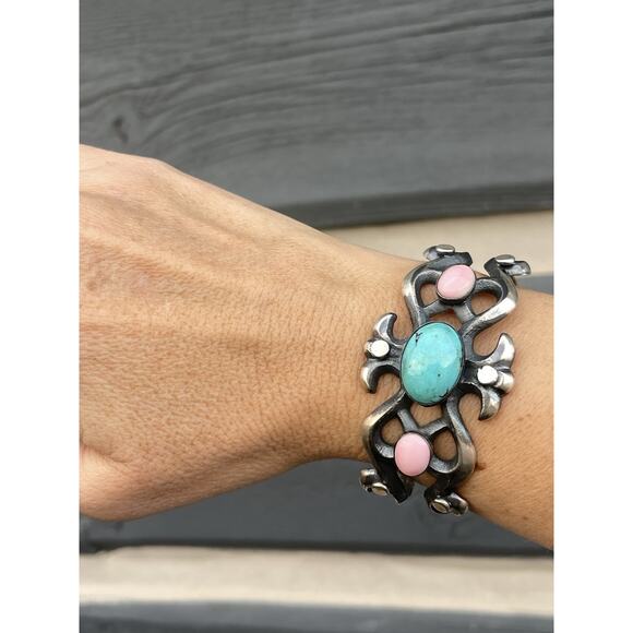 Chimney Butte Sterling Cuff Turquoise Pink Conch Southwest Artisan Silver 45g - Picture 2 of 13